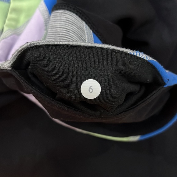 LULULEMON reversible straight leg groove pant, Size 6 - Picture 4 of 5